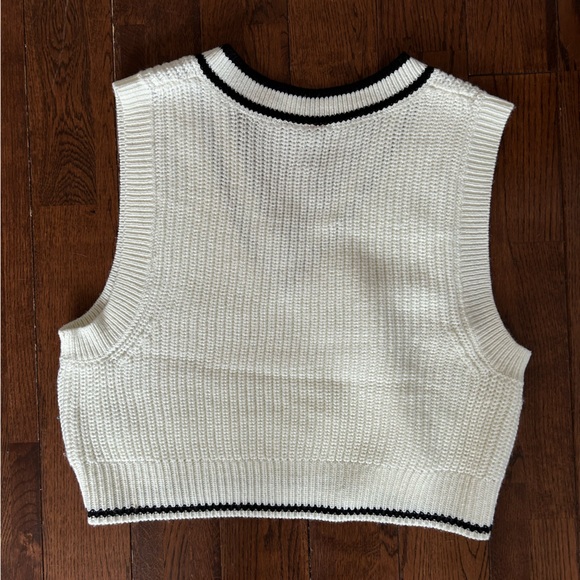 Cropped knit vest - Picture 3 of 4